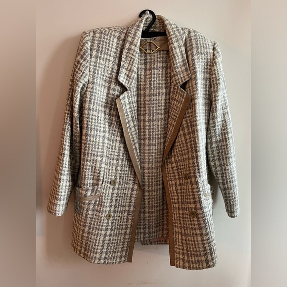 Allure Vintage Tweed Skirt and Blazer Set - Picture 14 of 15